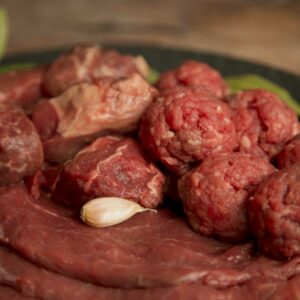 Carne picada de Vaca Vieja (10-15 años) madurada dry aged 30 días. Delirio Res. Carne rojo rubí intenso con la cremosa grasa de la propia pieza.
